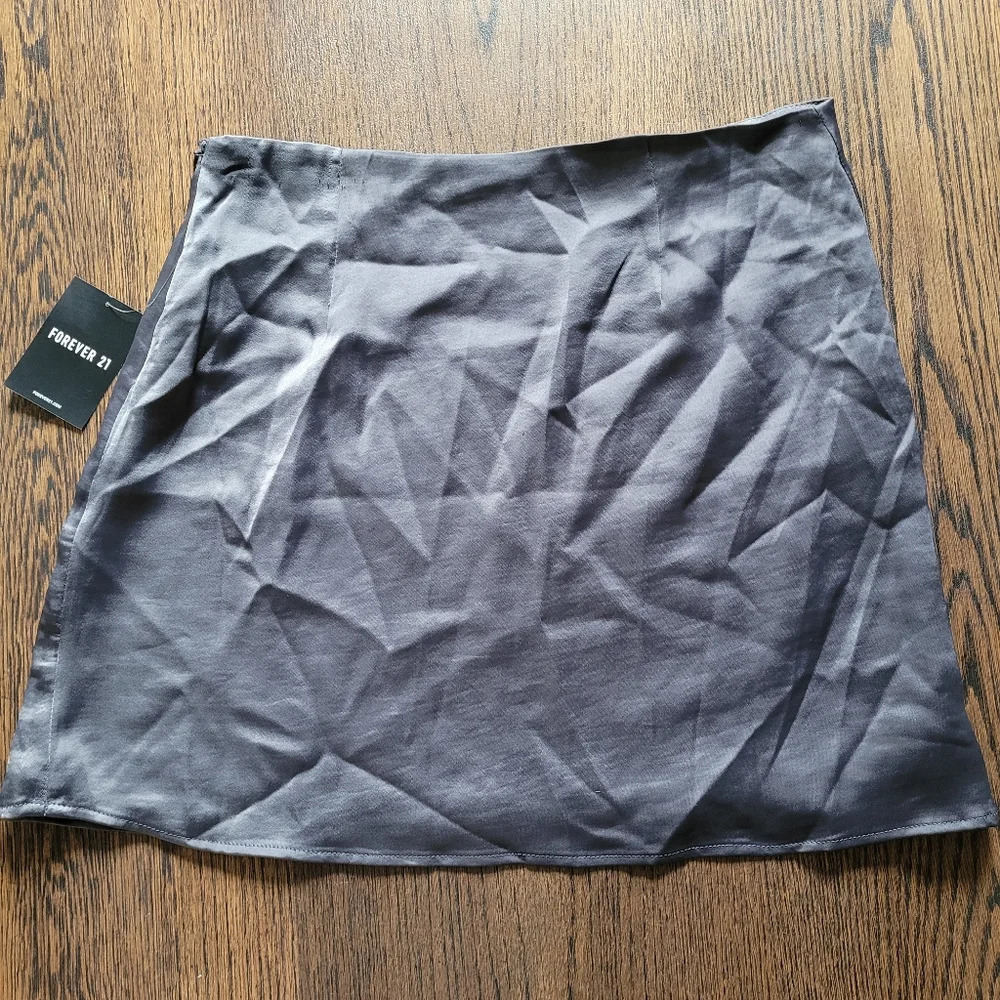 Forever 21 Gunmetal Gray Satin Skirt Size Women's Medium NEW with tag - Picture 3 of 12